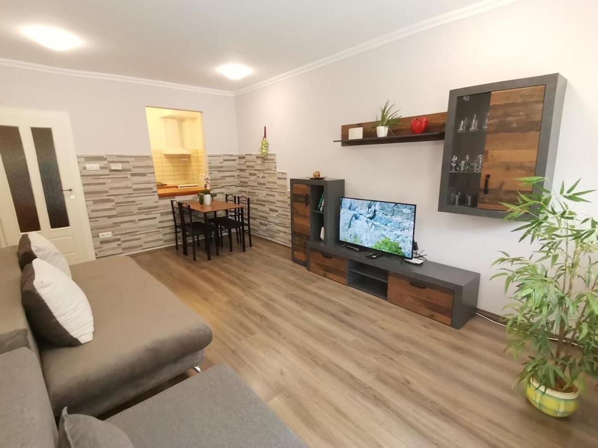 Carpe Diem Apartment Hajduszoboszlo Bagian luar foto