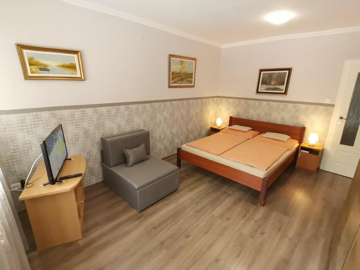 Carpe Diem Apartment Hajduszoboszlo Bagian luar foto