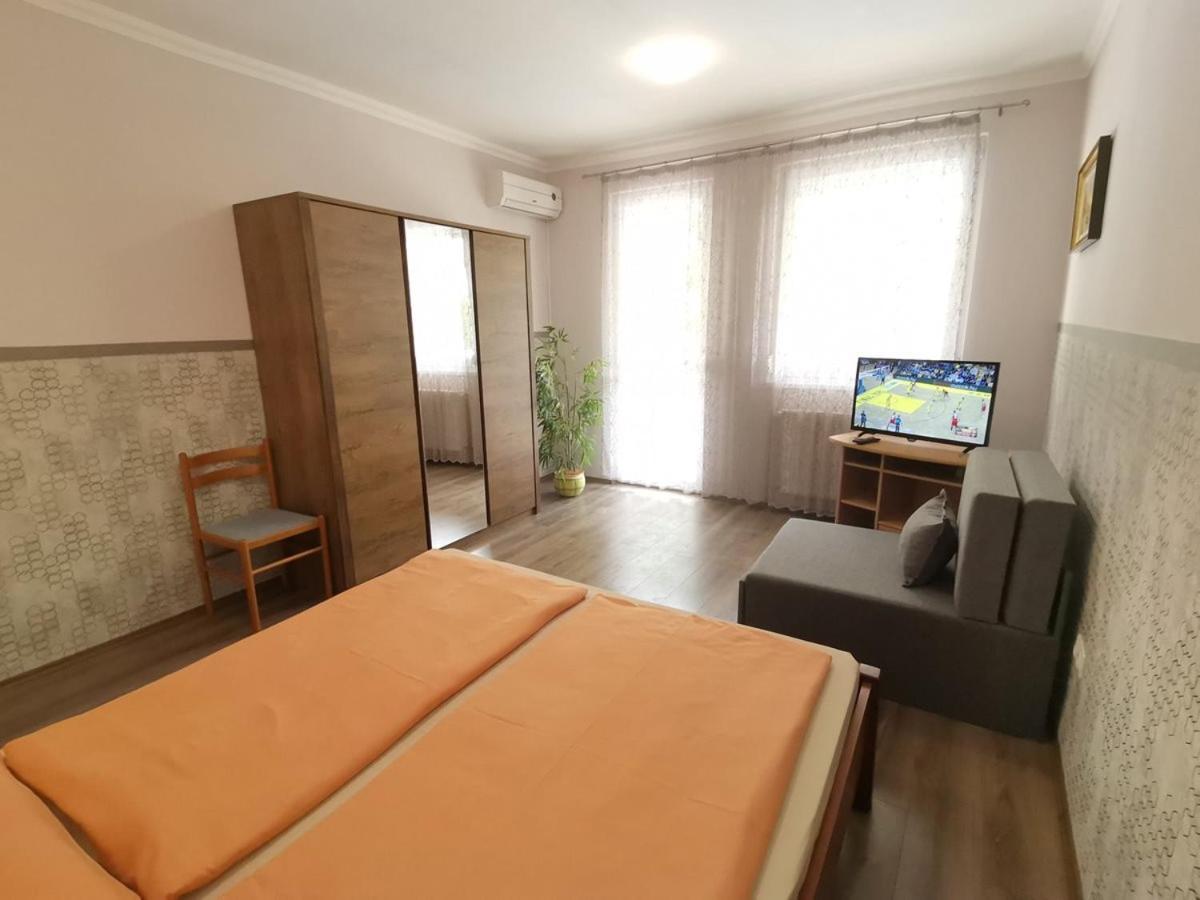 Carpe Diem Apartment Hajduszoboszlo Bagian luar foto