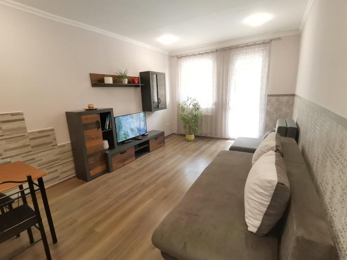 Carpe Diem Apartment Hajduszoboszlo Bagian luar foto