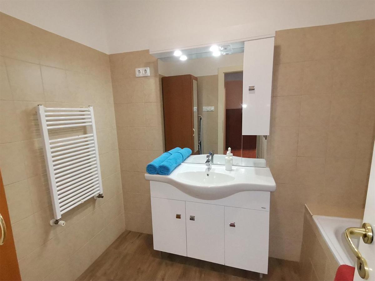 Carpe Diem Apartment Hajduszoboszlo Bagian luar foto