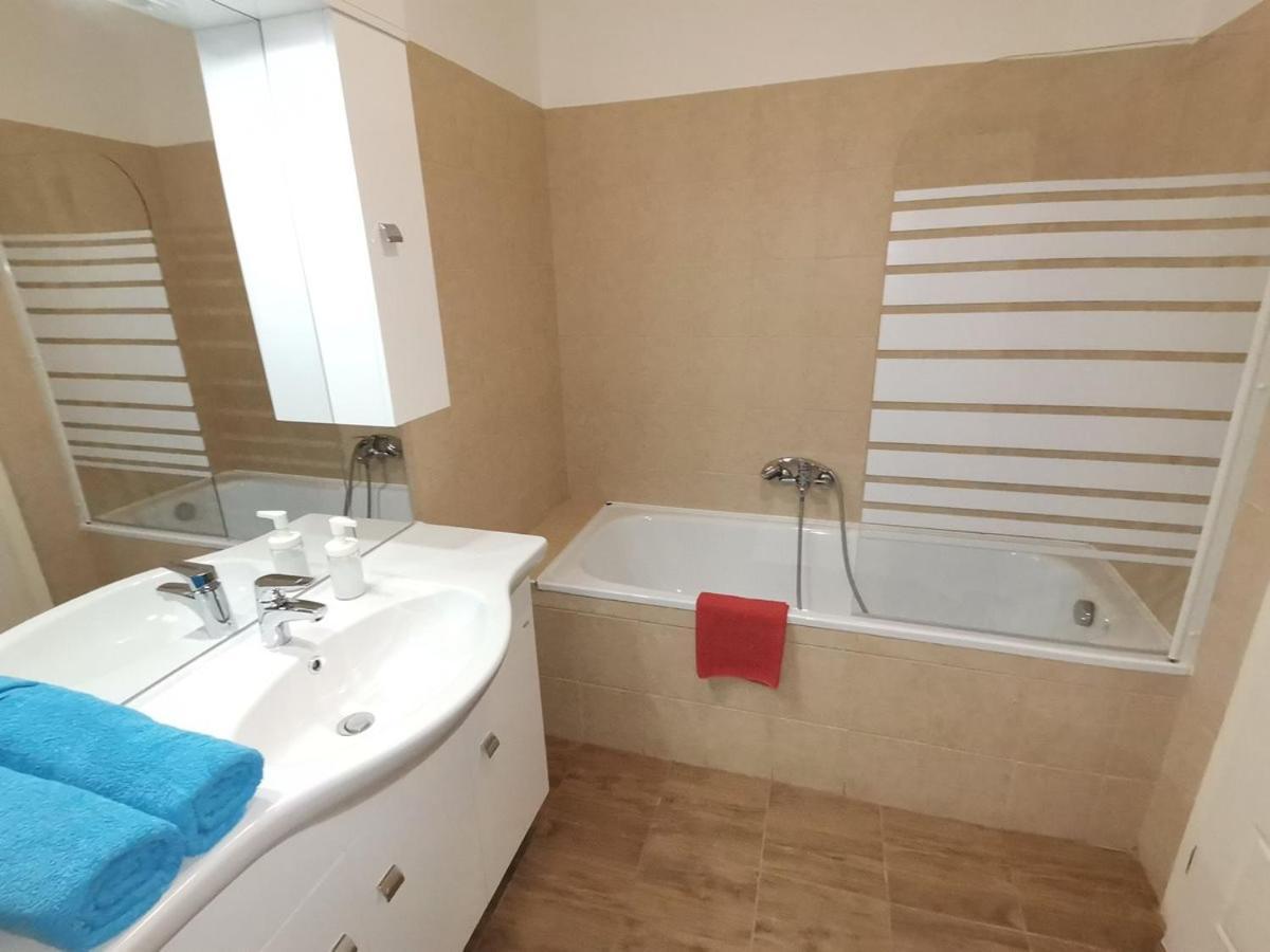 Carpe Diem Apartment Hajduszoboszlo Bagian luar foto