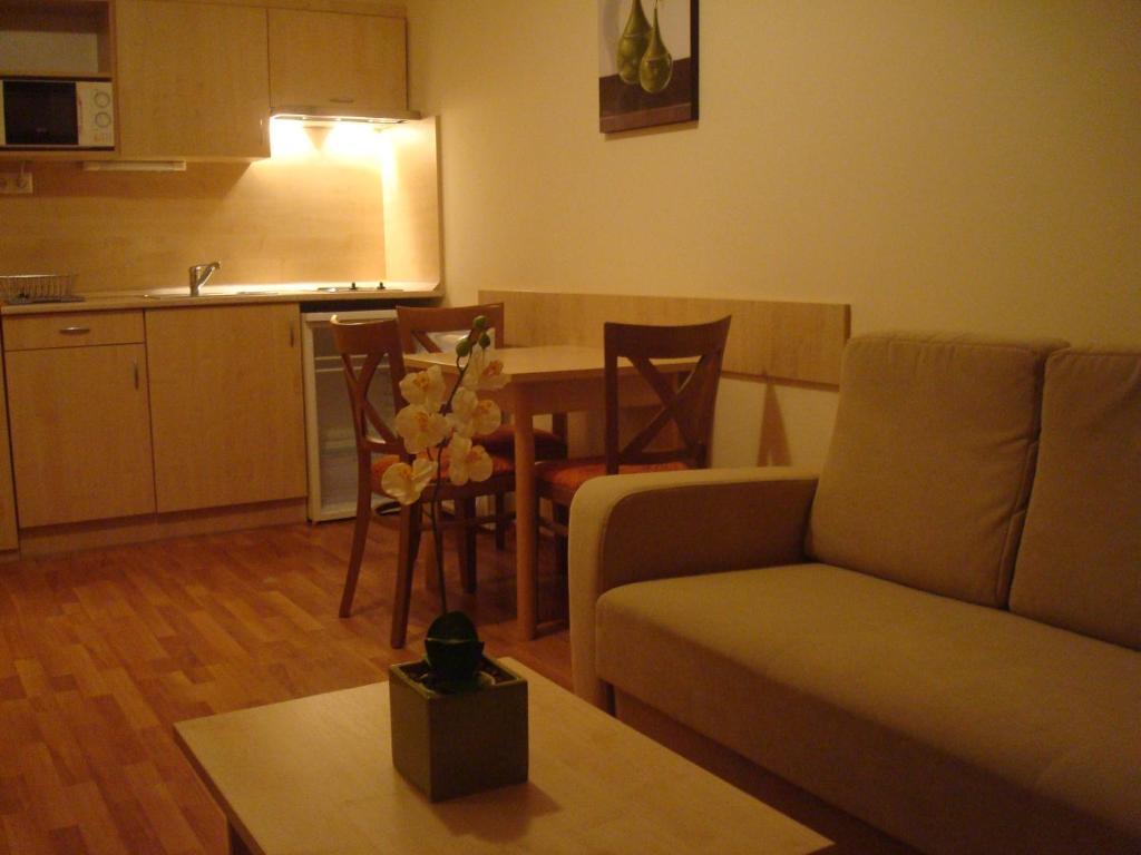 Carpe Diem Apartment Hajduszoboszlo Ruang foto