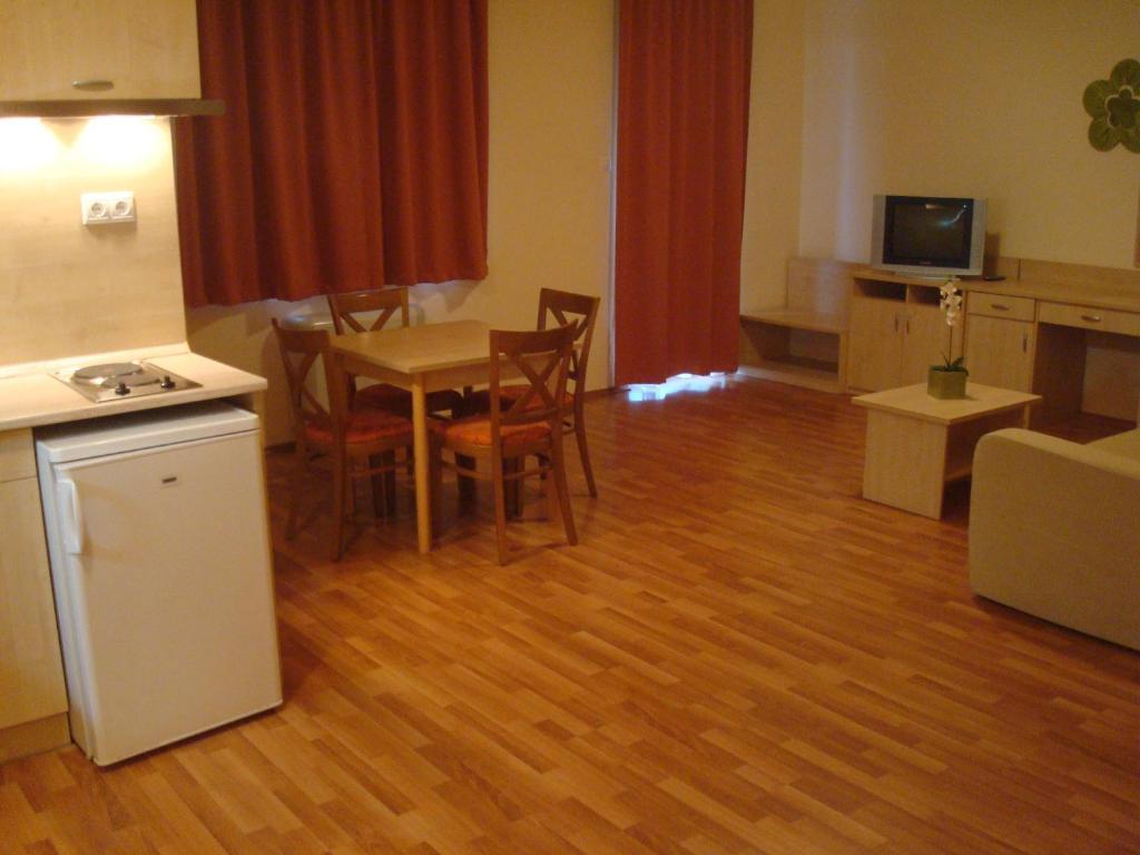 Carpe Diem Apartment Hajduszoboszlo Ruang foto