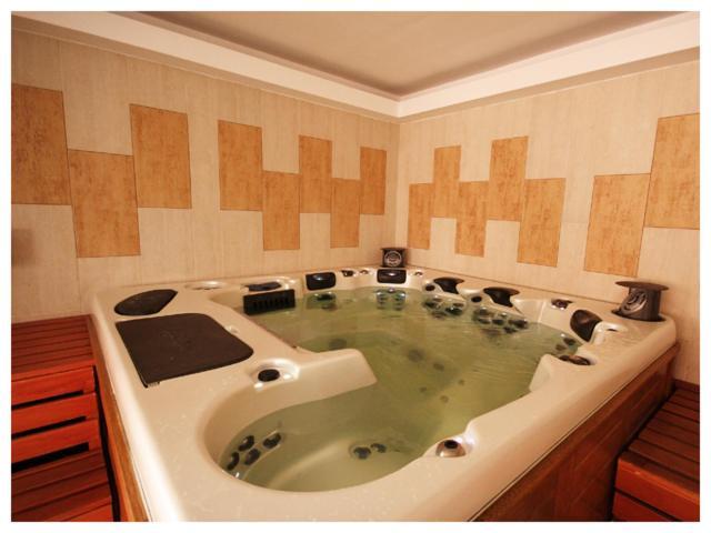 Carpe Diem Apartment Hajduszoboszlo Bagian luar foto