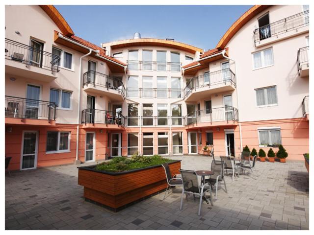 Carpe Diem Apartment Hajduszoboszlo Bagian luar foto
