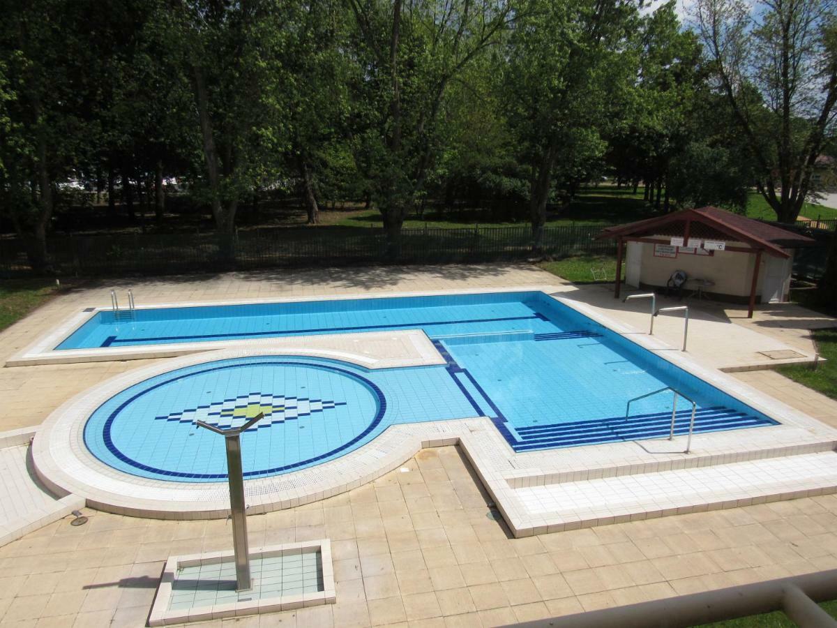 Carpe Diem Apartment Hajduszoboszlo Bagian luar foto